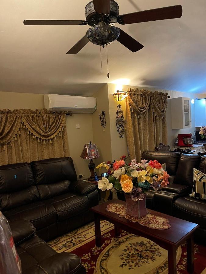 Luxury Manor 2 Bedroom /1 Bathroom House W/Electric Fireplace, Montego Bay Exterior photo